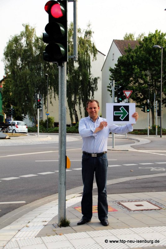 Bürgermeisterkandidat Thilo Seipel inmitten des "Ampeleis"