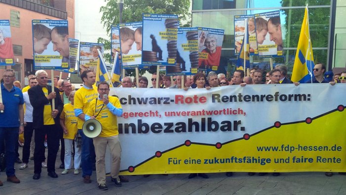 FDP Protest in der Landeshauptstadt Wiesbaden gegen die Rente mit 63
