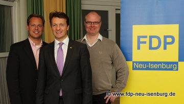 Die neue Führungsspitze der FDP Neu-Isenburg: Jörg Müller (Vorsitzender), flankiert von Thilo Seipel (stellv. Vorsitzender) zur Linken und Richard Krüger (stellv. Vorsitzender) zur Rechten. 