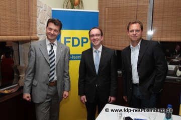 v.l.n.r.: Jörg Müller (Ortsvorsitzender), Stefan Müller (verkehrspolitischer Sprecher der FDP-Land­tagsfraktion) und Thilo Seipel (stellv. Ortsvorsitzender). 