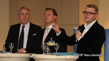 v.l.n.r.: Dr. Wolf Klinz (MdEP), Thilo Seipel (stellv. Vorsitzender) und Frank Schäffler (MdB). 