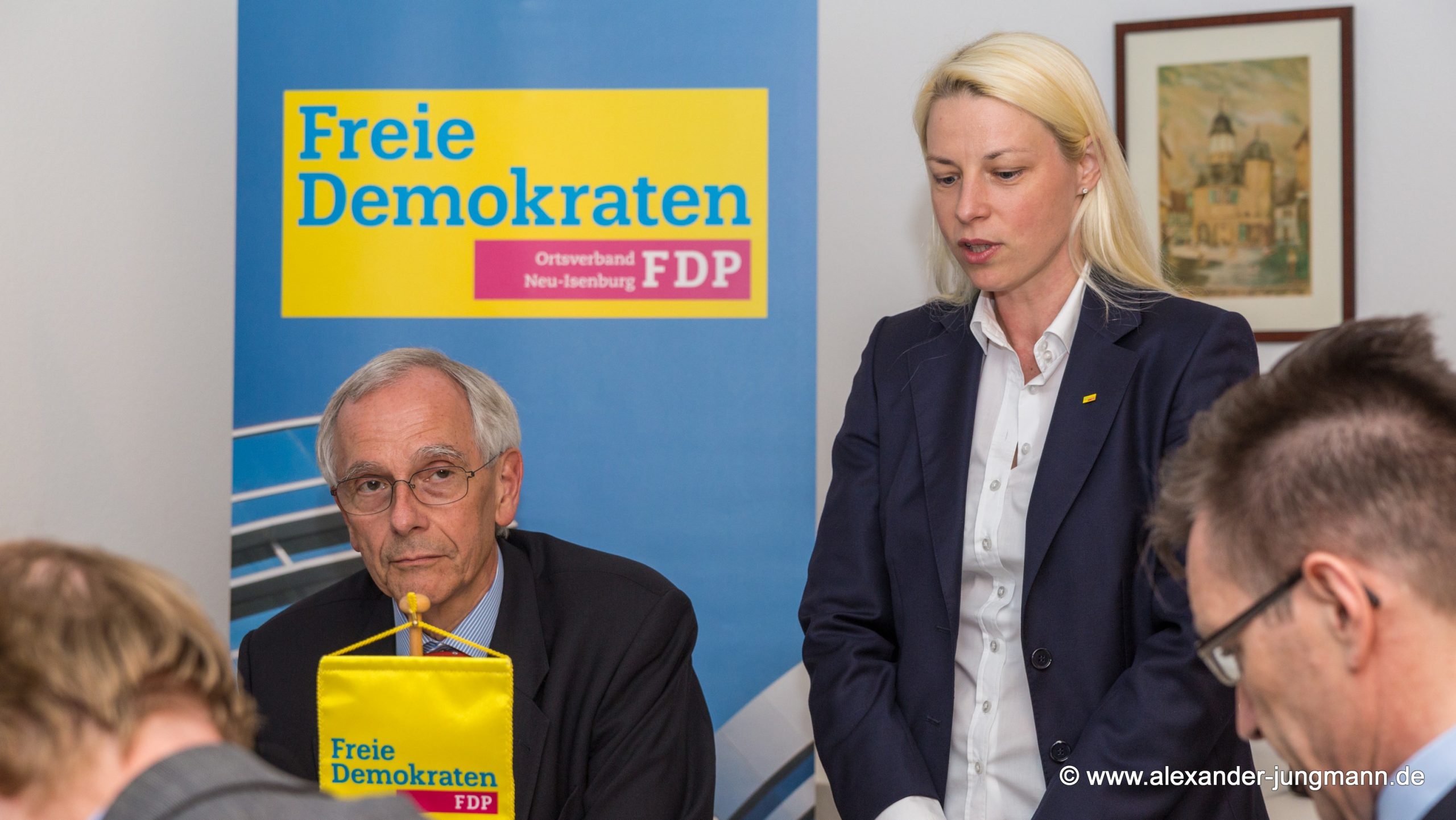 Hans-Joachim Neumann, stellvertretender Ortsvorsitzender, und Susann Guber, neue Ortsvorsitzende der FDP Neu-Isenburg.